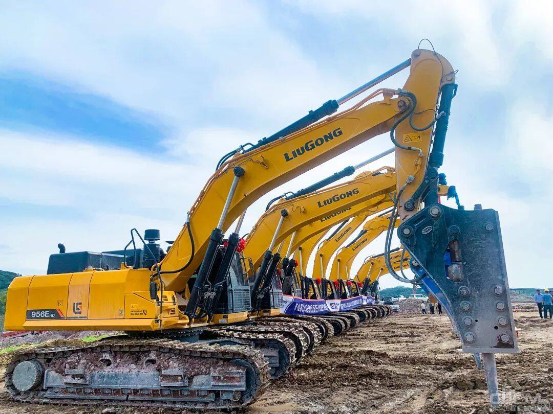 柳工挖掘機再創佳績，爆單模式下交付15臺彰顯行業實力