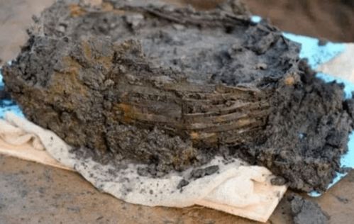 四川出土2000年前船棺墓,發現一塊 黃泥 ,被永久密封保存